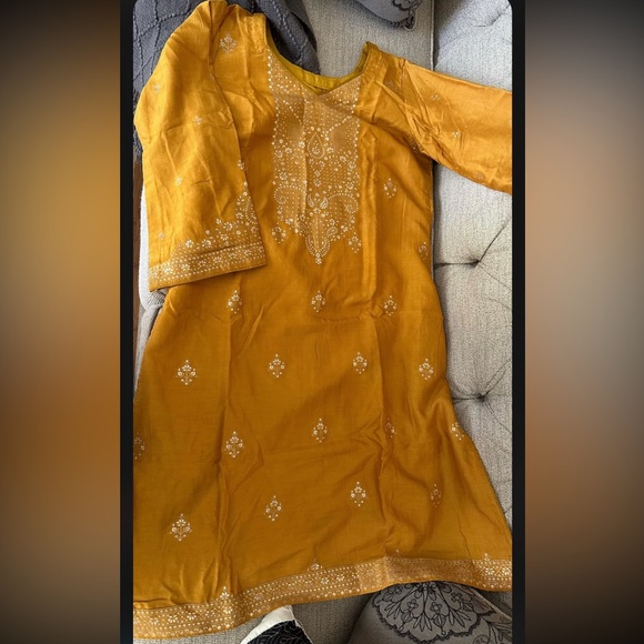 Golden Embroidered - 3 Piece Suit (Colorful dupatta) Desi - Picture 2 of 9